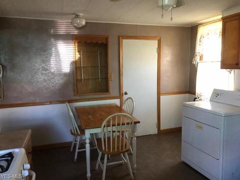 1227 W 3rd St, Ashtabula, OH 44004 photo 2