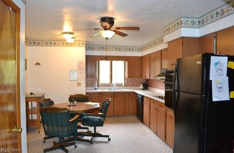 227 Pine St, Weirton, WV 26062 photo 4
