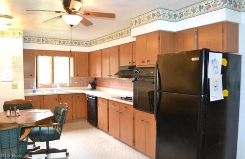 227 Pine St, Weirton, WV 26062 photo 3