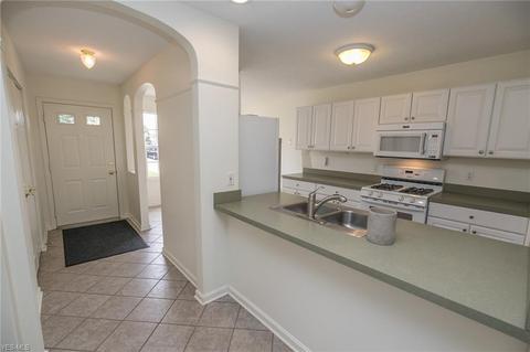 6815 Arbor Ct #16, Parma, OH 44134 photo 3