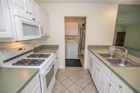 6815 Arbor Ct #16, Parma, OH 44134 photo 4