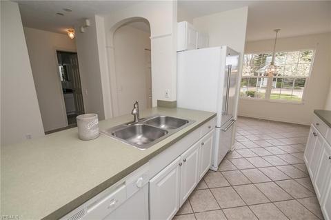6815 Arbor Ct #16, Parma, OH 44134 photo 5