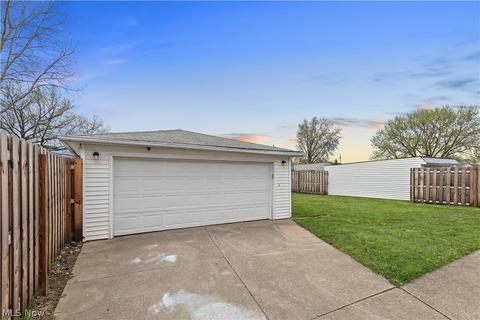 5820 Doris Dr, Brook Park, OH 44142 photo 24