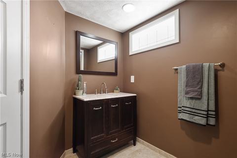 5820 Doris Dr, Brook Park, OH 44142 photo 21