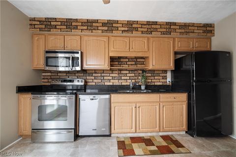 5820 Doris Dr, Brook Park, OH 44142 photo 5