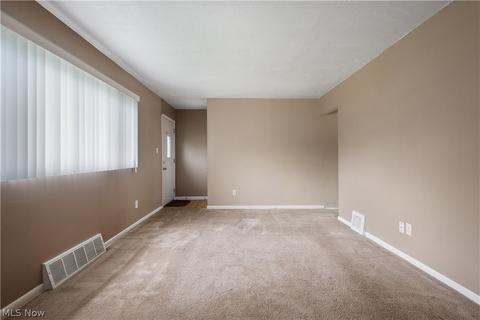 5820 Doris Dr, Brook Park, OH 44142 photo 3