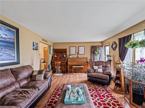 711 Sandy Ave, Massillon, OH 44646 photo 3