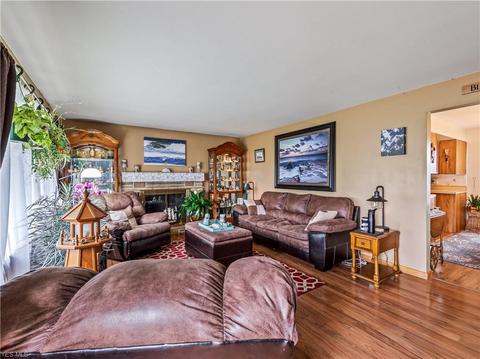 711 Sandy Ave, Massillon, OH 44646 photo 2