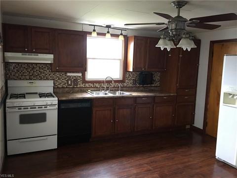 329 High St, Barnesville, OH 43713 photo 9