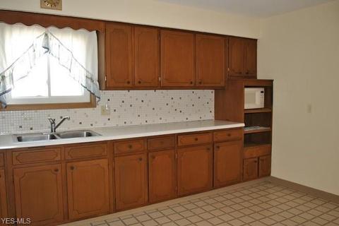 3903 Pershing Ave, Parma, OH 44134 photo 6