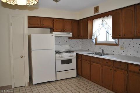 3903 Pershing Ave, Parma, OH 44134 photo 7