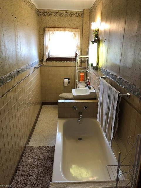239 Franklin St, Barnesville, OH 43713 photo 31