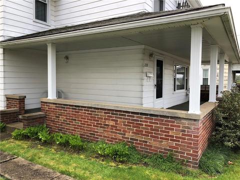 239 Franklin St, Barnesville, OH 43713 photo 2