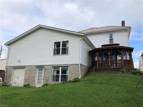 239 Franklin St, Barnesville, OH 43713 photo 3