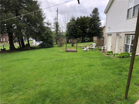 239 Franklin St, Barnesville, OH 43713 photo 4