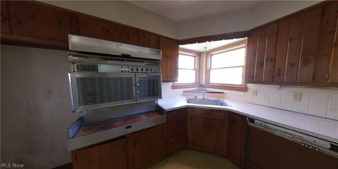 32819 Baldwin Rd, Solon, OH 44139 photo 3