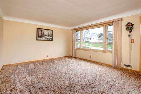 2393 E 290th St, Wickliffe, OH 44092 photo 7