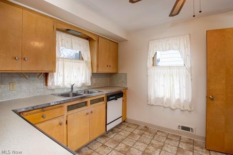 2393 E 290th St, Wickliffe, OH 44092 photo 9