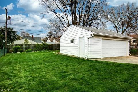 2393 E 290th St, Wickliffe, OH 44092 photo 3