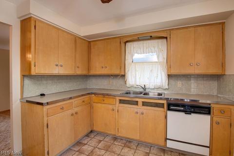 2393 E 290th St, Wickliffe, OH 44092 photo 10