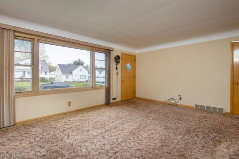 2393 E 290th St, Wickliffe, OH 44092 photo 6