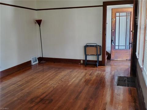 1741 E 34th St, Lorain, OH 44055 photo 2