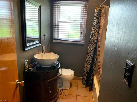 64 Helena Dr, Struthers, OH 44471 photo 8