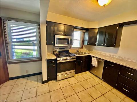 64 Helena Dr, Struthers, OH 44471 photo 5