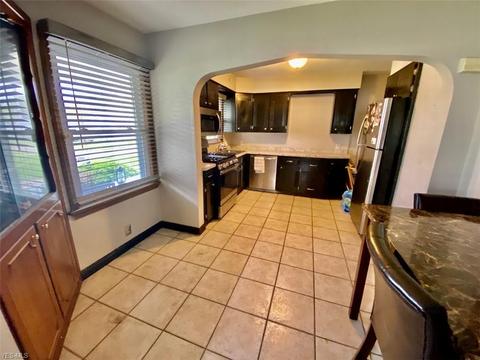 64 Helena Dr, Struthers, OH 44471 photo 4