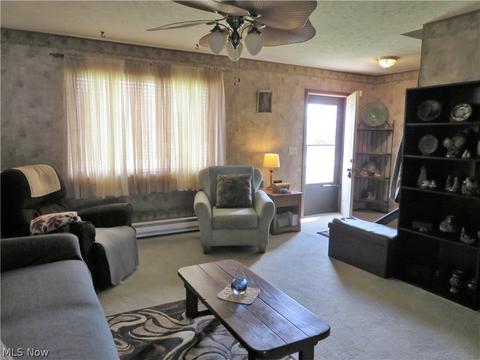 484 Carol Ln, Elyria, OH 44035 photo 3