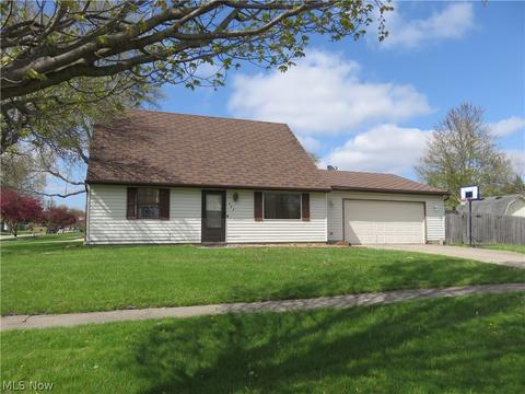 484 Carol Ln, Elyria, OH 44035 photo 1