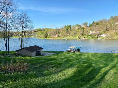470 E Mohawk Dr, Malvern, OH 44644 photo 1