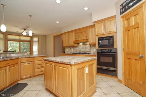 685 Deep Woods Dr, Aurora, OH 44202 photo 11