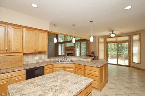 685 Deep Woods Dr, Aurora, OH 44202 photo 12