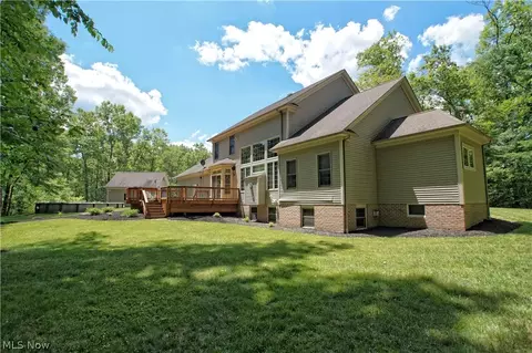 685 Deep Woods Dr, Aurora, OH 44202 photo 2