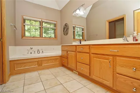 685 Deep Woods Dr, Aurora, OH 44202 photo 19