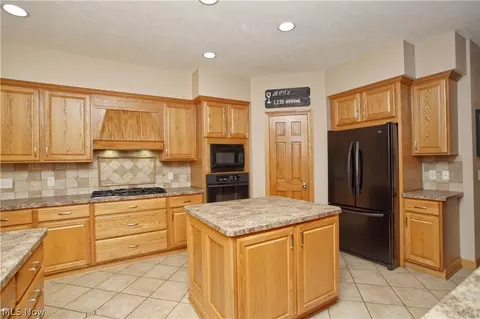 685 Deep Woods Dr, Aurora, OH 44202 photo 9