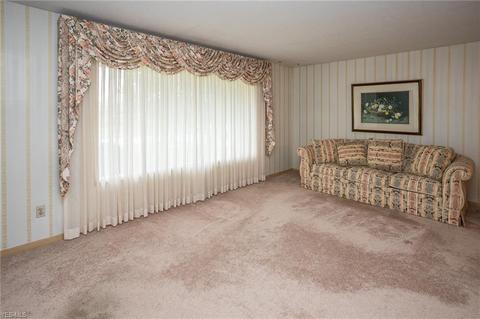1663 David Ave, Parma, OH 44134 photo 8