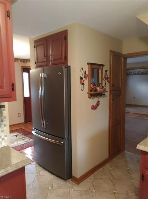 409 E Line St, Minerva, OH 44657 photo 6
