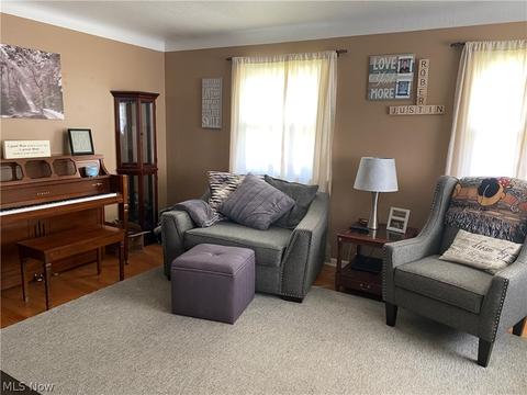 3024 Ingleside Dr, Parma, OH 44134 photo 2