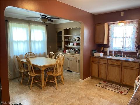 3024 Ingleside Dr, Parma, OH 44134 photo 4