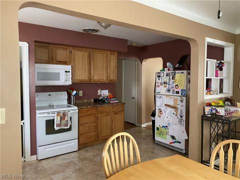 3024 Ingleside Dr, Parma, OH 44134 photo 5