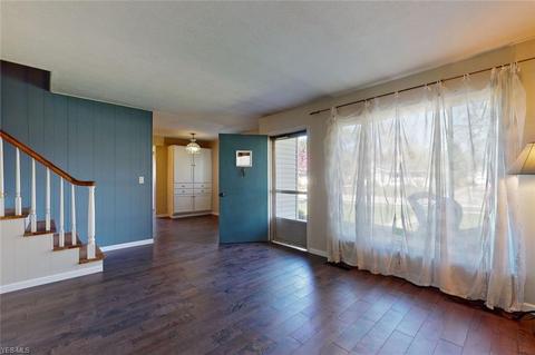 445 Laurel Dr, Berea, OH 44017 photo 4