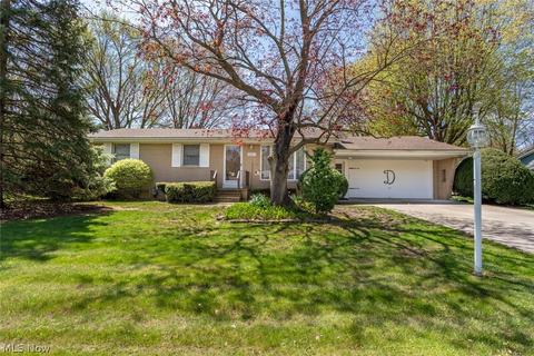 42813 Haven Dr, Elyria, OH 44035 photo 2