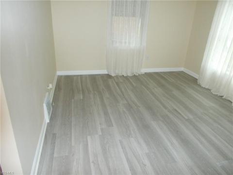 623 Cambridge Ave, Elyria, OH 44035 photo 9