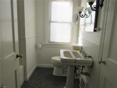 7614 Ackley Rd, Parma, OH 44129 photo 9