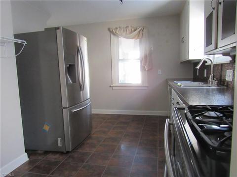 7614 Ackley Rd, Parma, OH 44129 photo 4