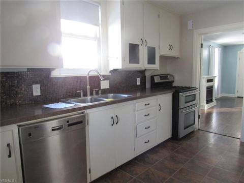 7614 Ackley Rd, Parma, OH 44129 photo 3
