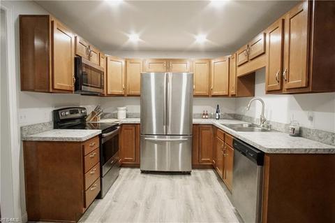 6090 Thunderbird Dr, Mentor On The Lake, OH 44060 photo 3