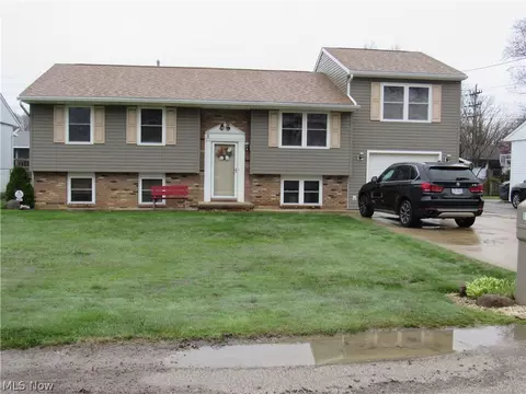 1343 E 28th St, Ashtabula, OH 44004 photo 2